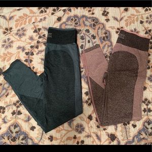 TWO SEAMLESS WORKOUT TIGHT
•SWEETHEART CONTOUR•